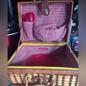 Elizabeth Arden picnic basket!